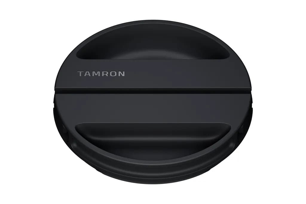 TAMRON 16-50mm F2.8 A (B091) – prednji poklopac s otvorima za remen