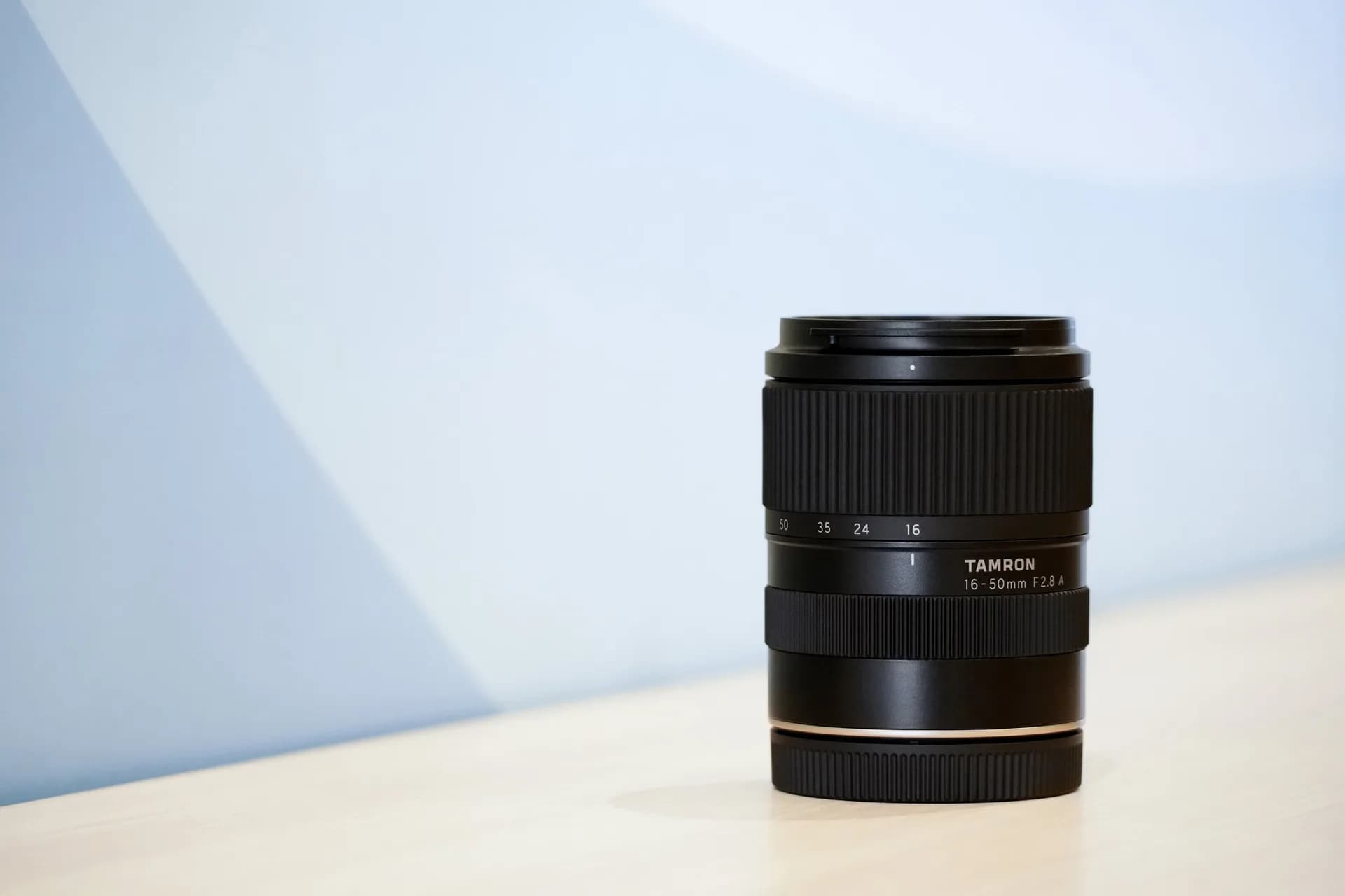 TAMRON 16-50mm F2.8 A (B091) – dizajn objektiva „Toned Profile Next“